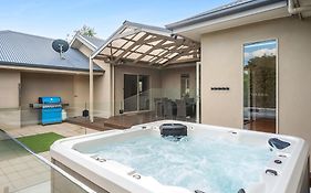 Meet Me At Maple Dual Living Sleeps 11 Spa Newtown